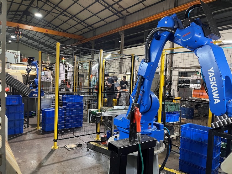 YASKAWA welding cell